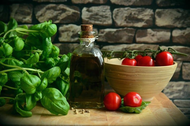Découvrez les erreurs à éviter en cuisine avec l'huile d'olive en 2026